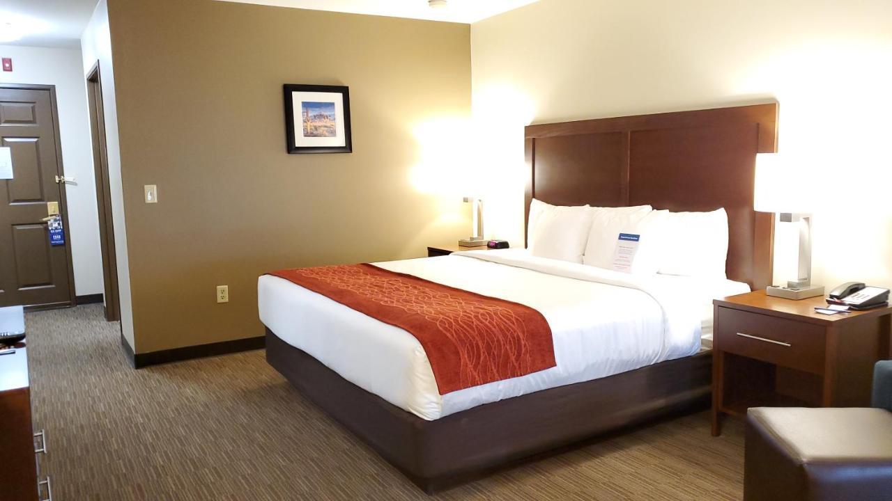 Comfort Inn & Suites Tempe Phoenix Sky Harbor Airport Экстерьер фото