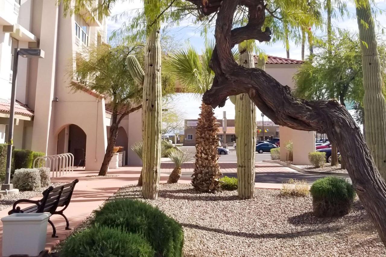 Comfort Inn & Suites Tempe Phoenix Sky Harbor Airport Экстерьер фото