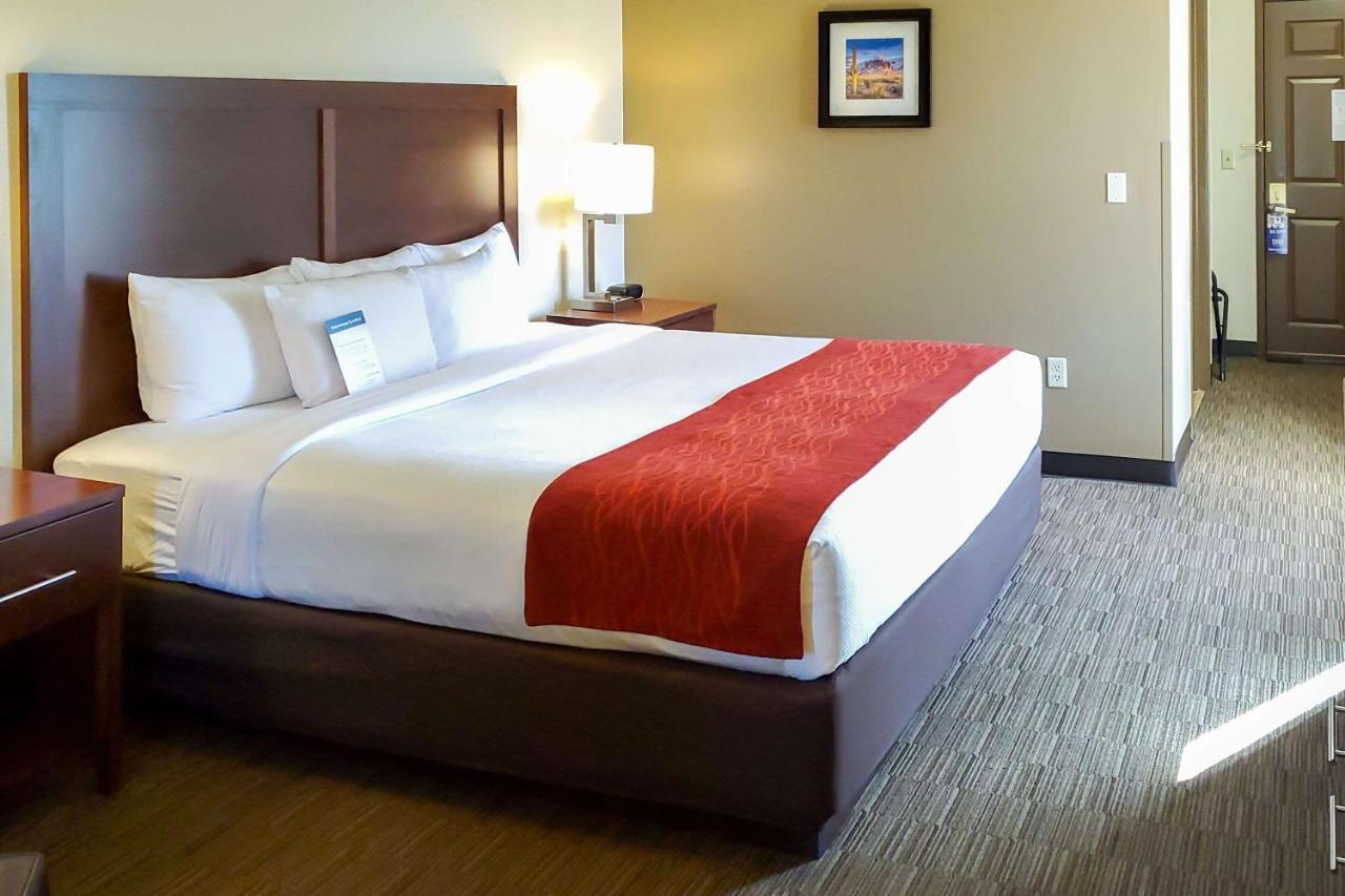 Comfort Inn & Suites Tempe Phoenix Sky Harbor Airport Экстерьер фото