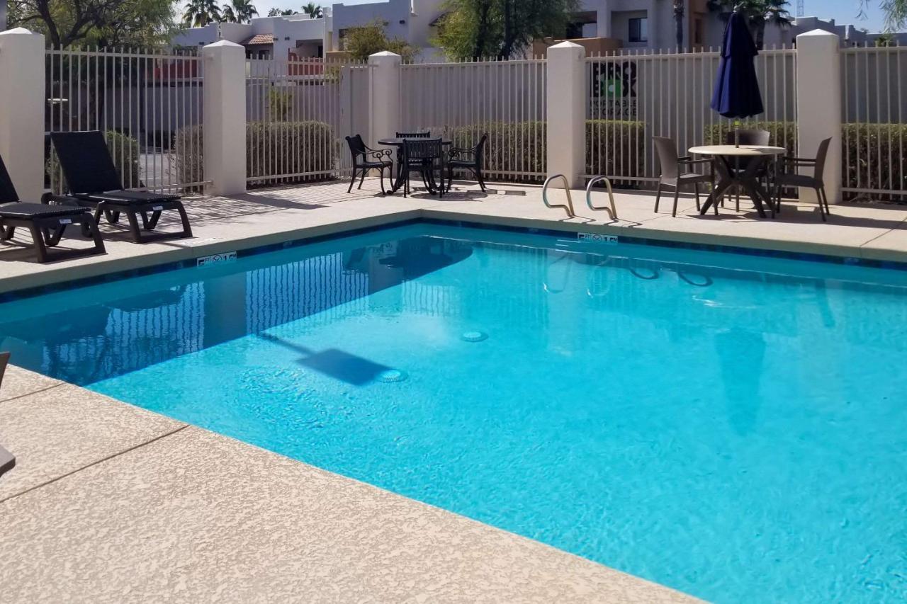 Comfort Inn & Suites Tempe Phoenix Sky Harbor Airport Экстерьер фото